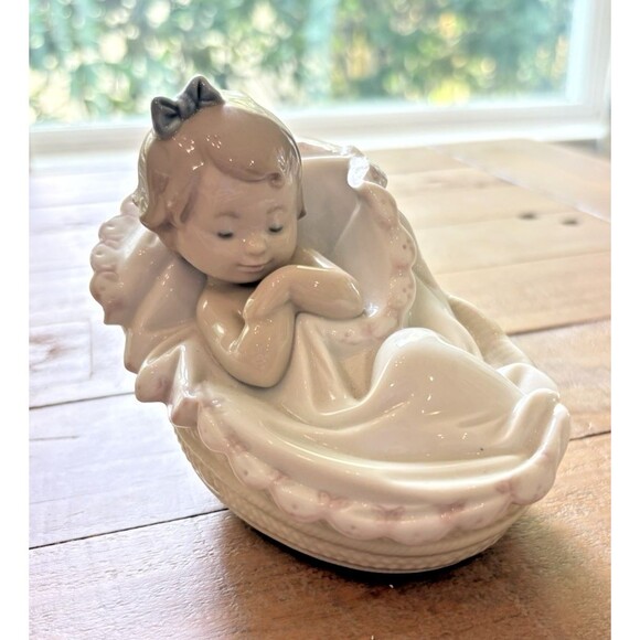 Lladro Figurine Comforting Dreams #6710 Used NOT PERFECT MISSING BIRD - Picture 1 of 14